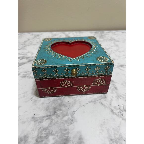 VTG Boho Whimsical Wooden Trinket Jewelry Box Red Heart Distressed Floral Accent - Picture 3 of 8